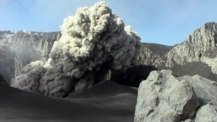 Peru's Ubinas volcano puts authorities on alert