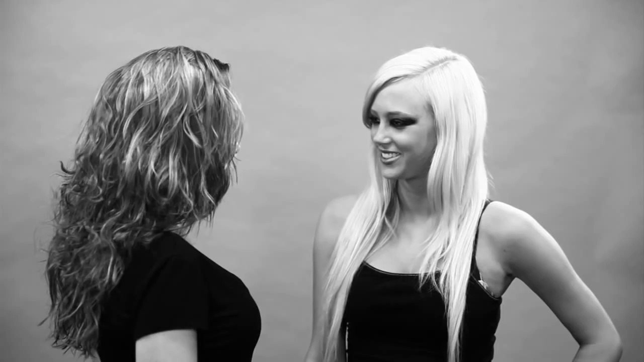 Böyle olur Playboy’ un ‘İlk öpücük’ parodisi