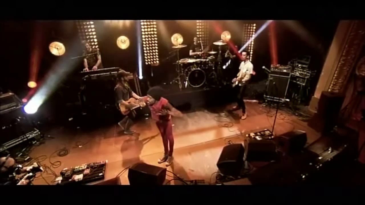 Skip The Use - Nameless World (Live HD)