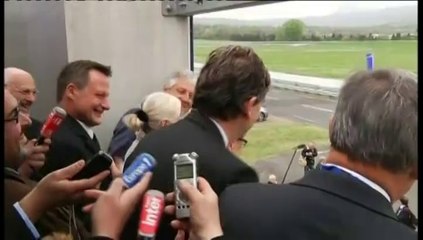 Affaire Morelle : "Vous êtes des emmerdeurs !", plaisante Montebourg avec des journalistes