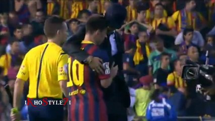 Football - Cristiano Ronaldo console Lionel Messi après la victoire en Coupe du Roi