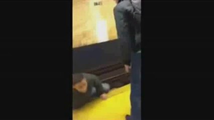 Suicidal Man Lays On NYC Train Tracks!