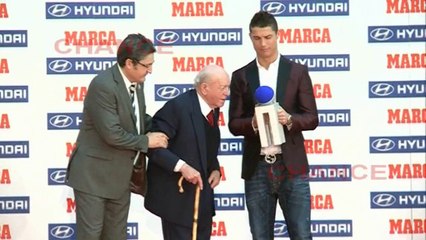 Gorra con traje, el estilismo de Cristiano Ronaldo