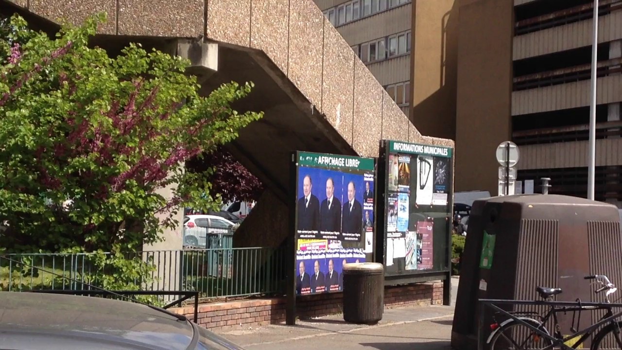 Affiches pro Bouteflika et prières de rues...Bienvenue à Boulogne-Billancourt!