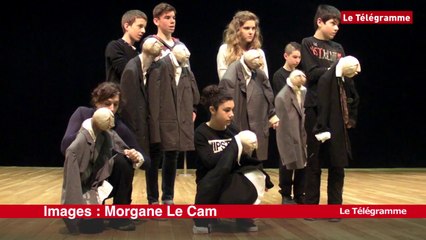 Théâtre de Cornouaille. Les marionnettes prennent vie avec des collégiens