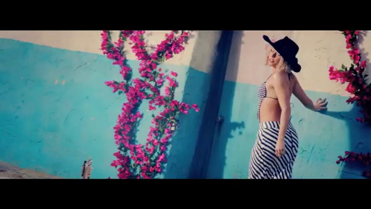 Shakira Addicted To You