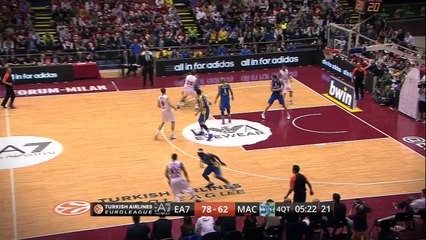 Playoffs Magic Moments: Big Dunk by Curtis Jerrells, EA7 Emporio Armani Milan