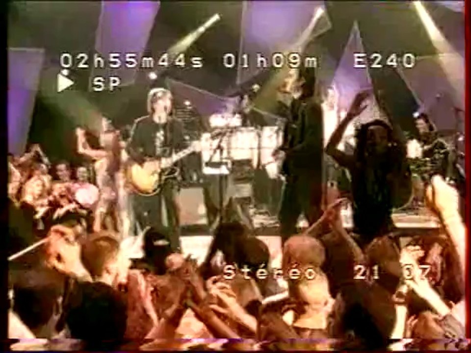 2001/11/29 Jean-Louis Aubert - Un autre monde (avec Bruel) / Déjeuner en paix (avec Eicher) (F2 - La Nuit du 31 diff: 31/12/01)