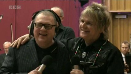 U2 pay tribute to Mike Peters and The Alarm