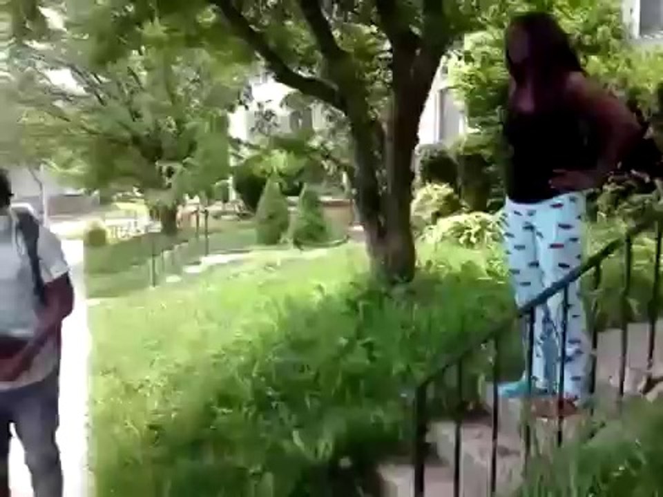 Bagarre deux filles en colère se battent