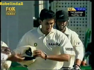 THE funniest cricket incident EVER, you will piss yourself laughing!!!! [480p]