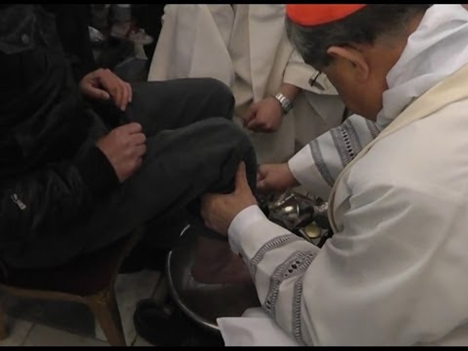 Napoli - Giovedì Santo, Sepe celebra la Lavanda dei Piedi -2- (18.04.14)
