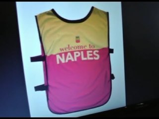 Napoli - Welcome to Naples, 50 volontari accolgono i turisti -1- (18.04.14)