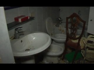 Napoli - Chiara, la ragazza segregata, incontra la madre in ospedale (18.04.14)