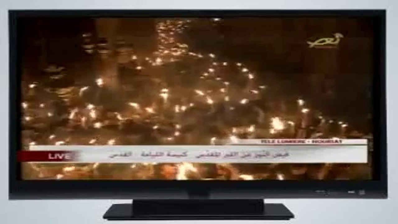 La Lumière Sainte se propage parmi les fidèles, Jérusalem 19/04/2014