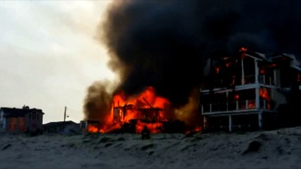 Spectaculaire incendie dans des habitations du New Jersey