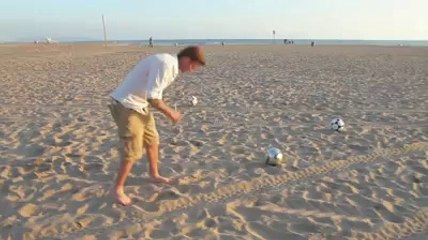 UNBELIEVABLE FOOTBALL TRICK BY DAVID BECKHAM