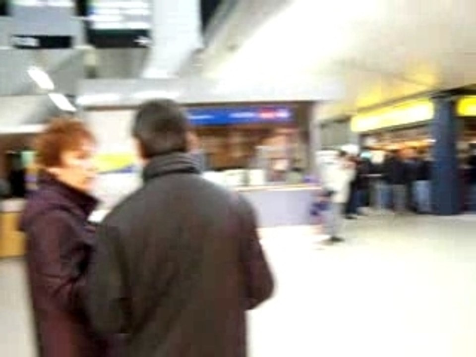 DISTRIBUTION DE TRACTS