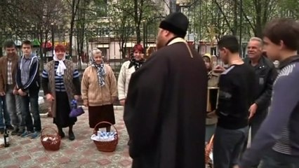 Preparing for Easter in Ukrainian hotspot