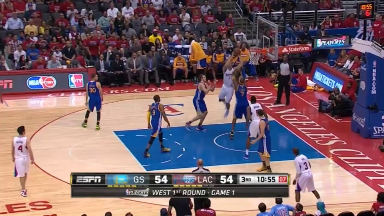 Blake Griffin monte main gauche sur Jermaine O'Neal