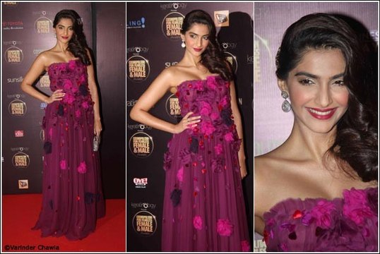 Bollywood Hot Girl Sonam Kapoor at Cosmopolitan Fun Fearless Female & Male Awards