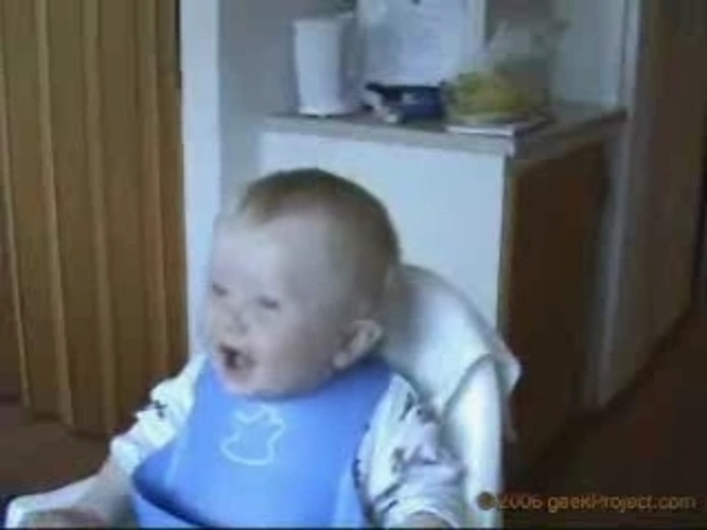 Un Mignon Bebe Qui Rigole Mdr Video Dailymotion