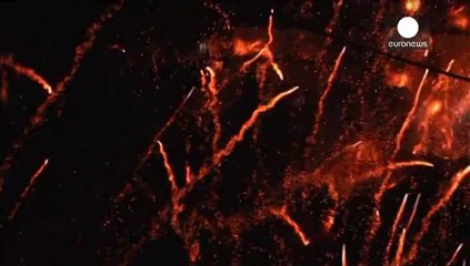 El pueblo griego de Vrontados lanza 60.000 cohetes para celebrar el fin de la Semana Santa