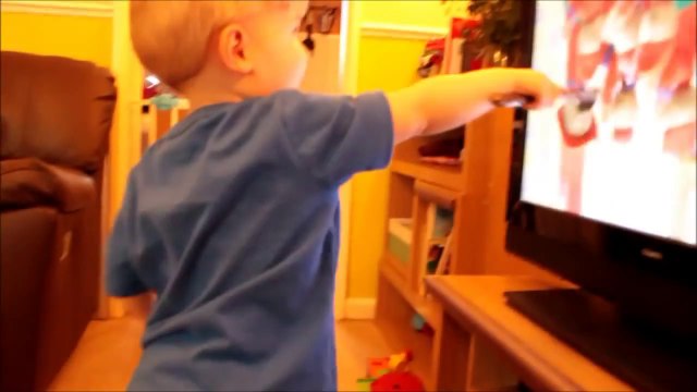 Gamin adorable se prend pour Harry Potter! hilarant...