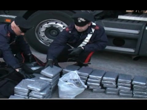 Napoli - 78 chili di cocaina nascosti in un tir -2- (19.04.14)