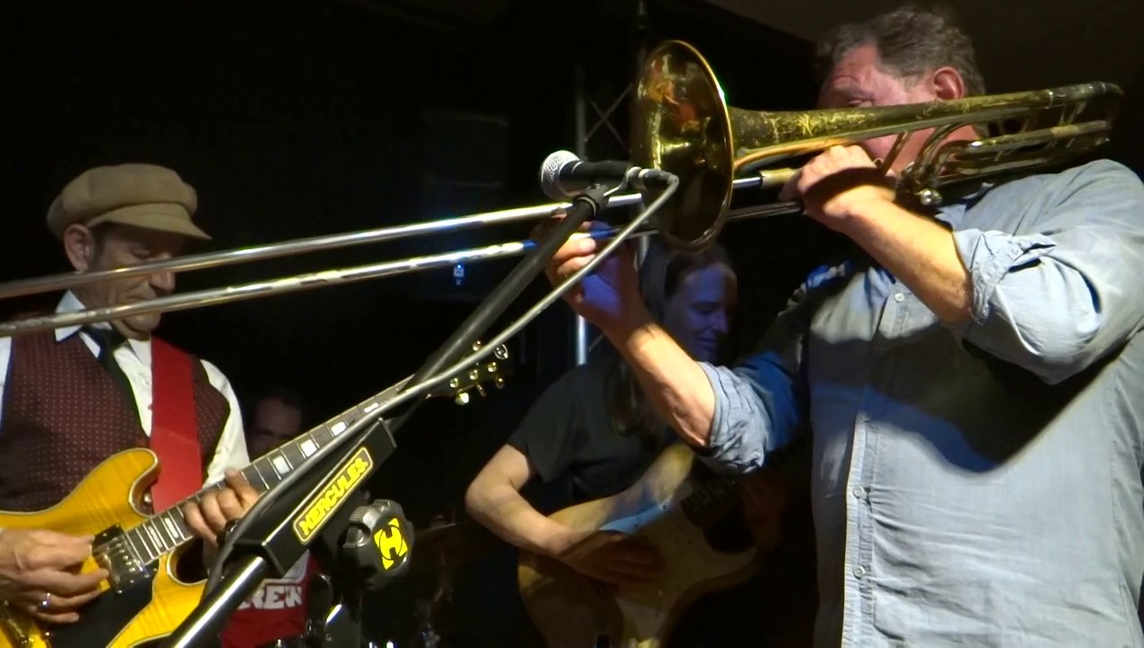 DESNOS MICHEL PRESENTE E ZABAL URBAN BAND AU MELROSE CAFE AGDE  18 4 2014  PART 6