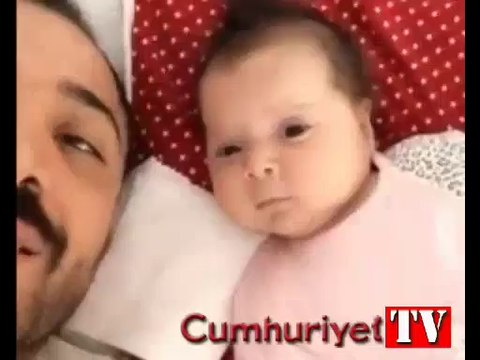 Demet Akalın kızı Hira'nın yüzünü gösterdi