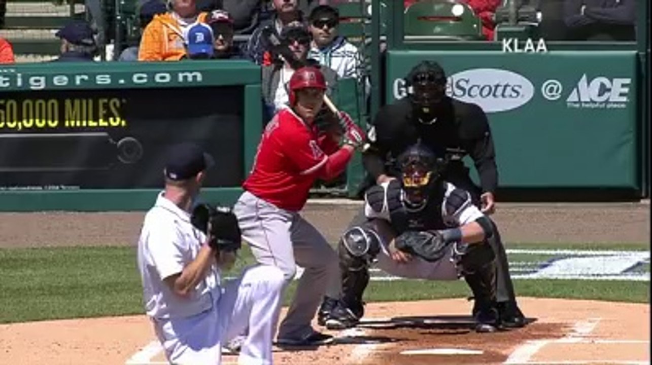 Baseball - La belle chute d'un caméraman