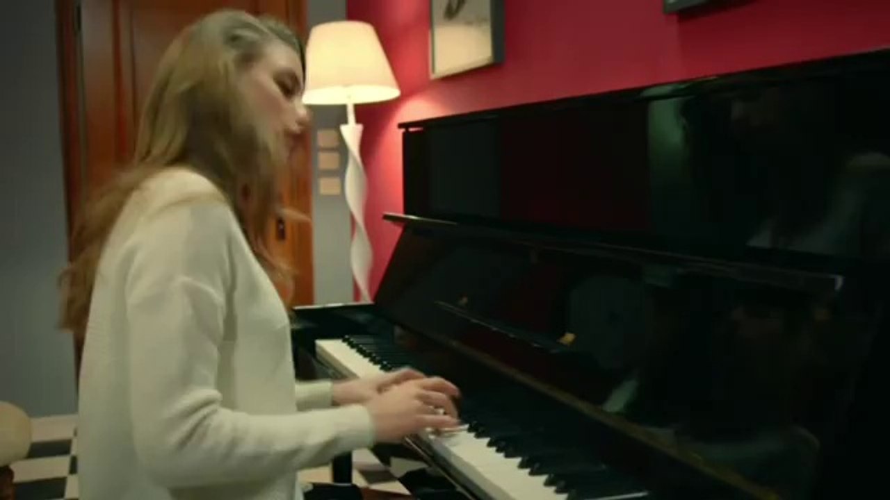 MedcezirSerenay Sarıkaya "Piyano Sahnesi"