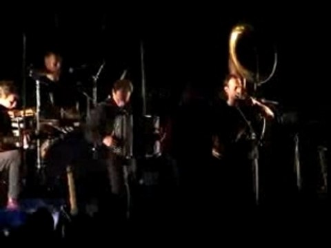 Mano Solo TêtesRaides - Rue Botzaris