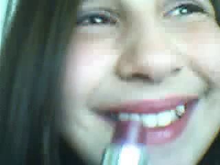 Koyu renkli rujunuzu nasıl açık renkli bir ruja dönüştürebilirsiniz?