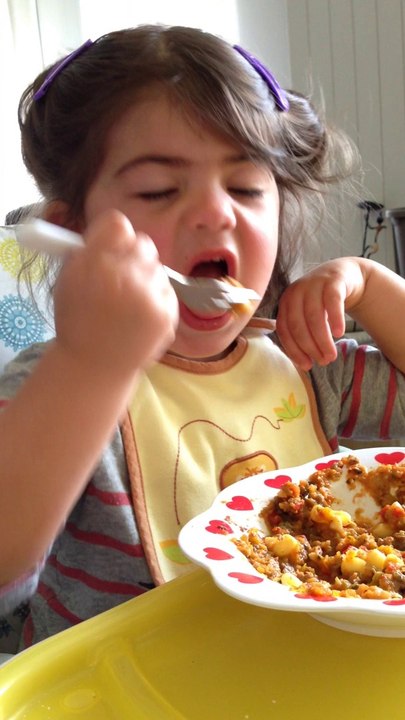 elle mange comme une grande !!