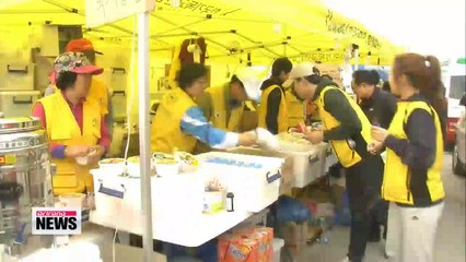 Volunteers offering help amid Korean ferry disaster