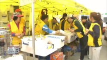 Volunteers offering help amid Korean ferry disaster (2)