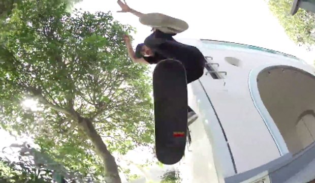 Carlos Lastra in tricks over the Bush - Behind the clips - Skateboarding
