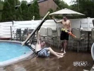 Regis fait le con a la piscine