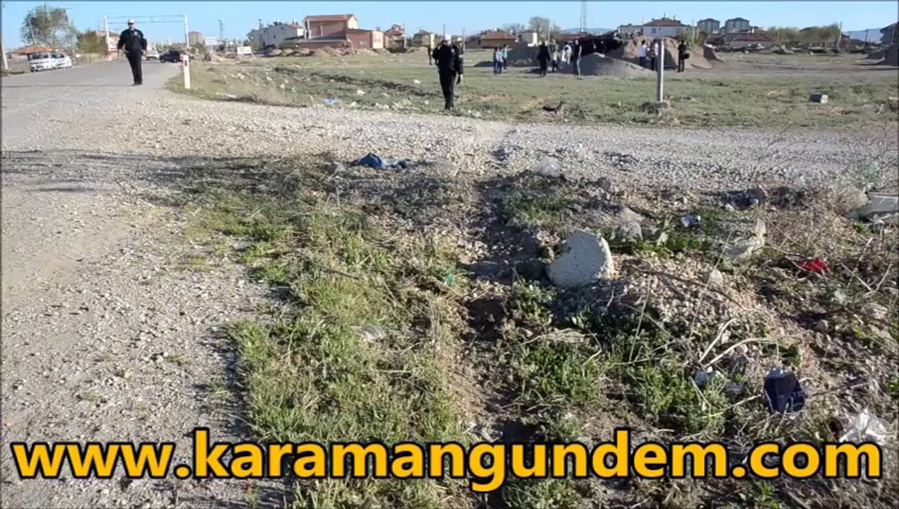 Karaman'da yoldan çıkarak takla atan otomobili kum yığınları durdurdu