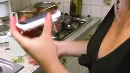 Joyce ne sait pas faire du café