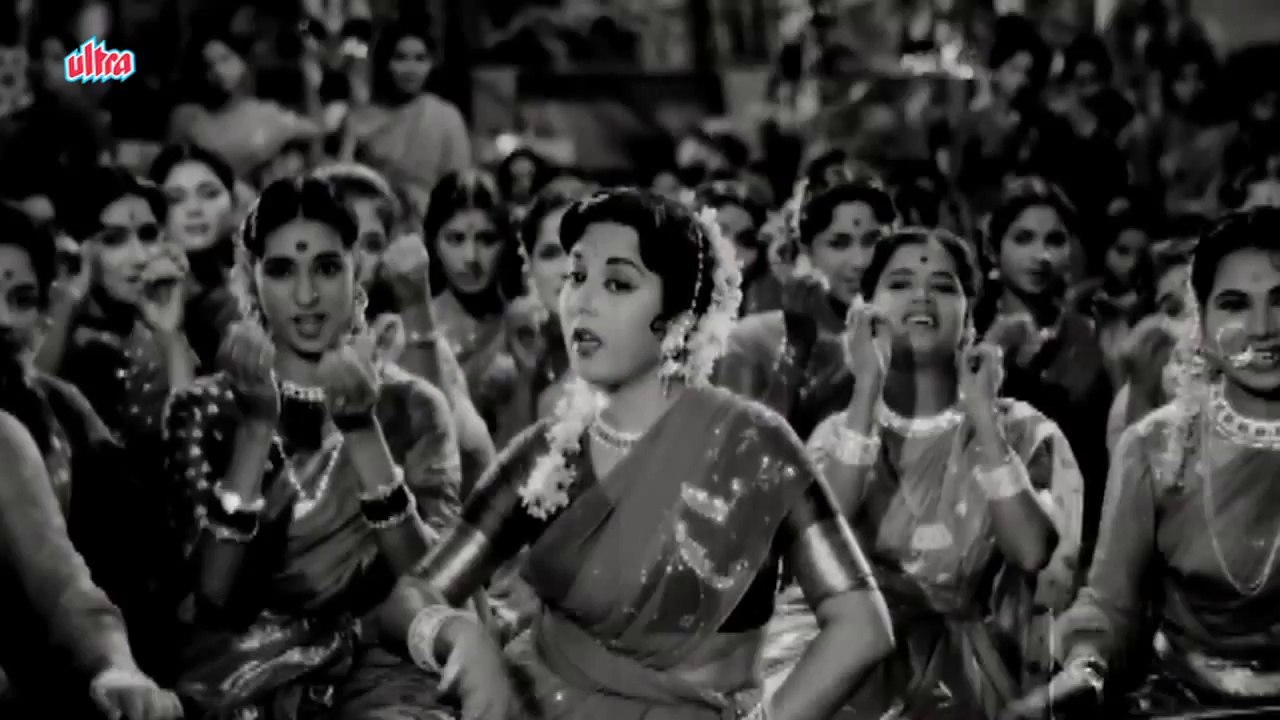 MERE BANNE KI BAAT NA POOCHHO MERA BANNA HARIYALA HAI - 1961
