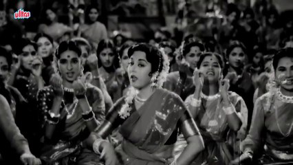 MERE BANNE KI BAAT NA POOCHHO MERA BANNA HARIYALA HAI - 1961