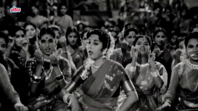 MERE BANNE KI BAAT NA POOCHHO MERA BANNA HARIYALA HAI - 1961