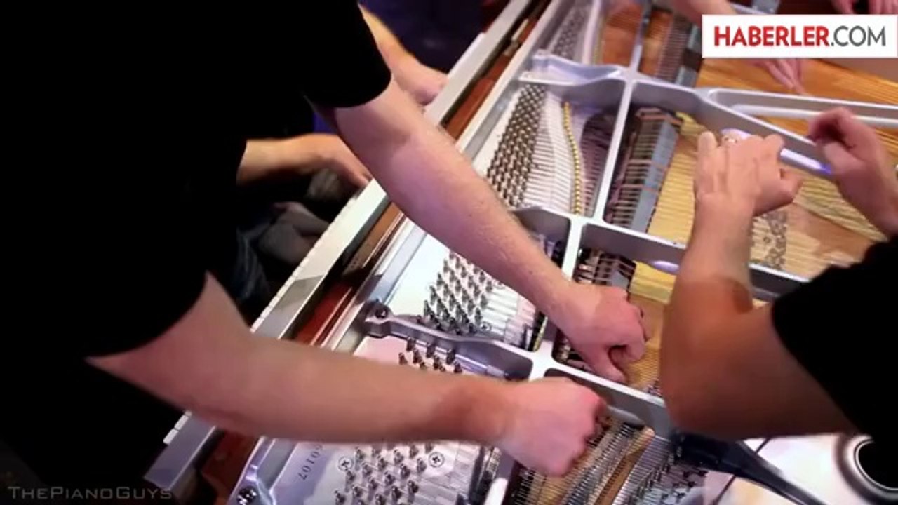 Beş Kişi bir Piyanoyu Nasıl Çalar?