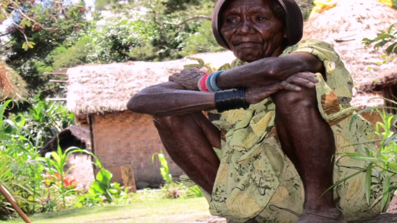 Distressing Tradition In Papua Tribe - Sansar Ke Rochak Tathya