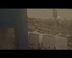 Başkent'teki otobüs kazası, güvenlik kamerasına yansıdı