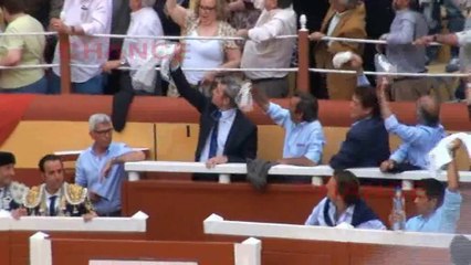 Ortega Cano sale a hombros antes de entrar en prisión