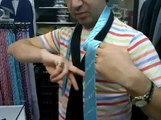 Astuce - Comment faire un noeud de cravate en moins de 5 secondes !